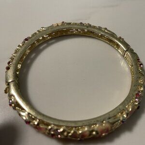 Faux gold bracelet with floral designs - preloved
